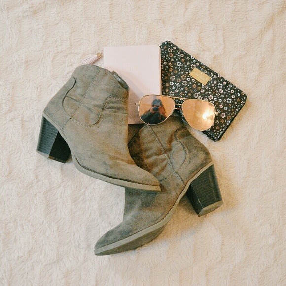 Host Pick🌹Western Booties - Picture 1 of 3